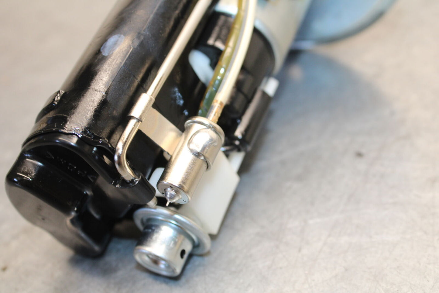 04-05 SUZUKI GSXR600 FUEL PUMP GAS PETROL SENDER UNIT 15100-29G00 BB658