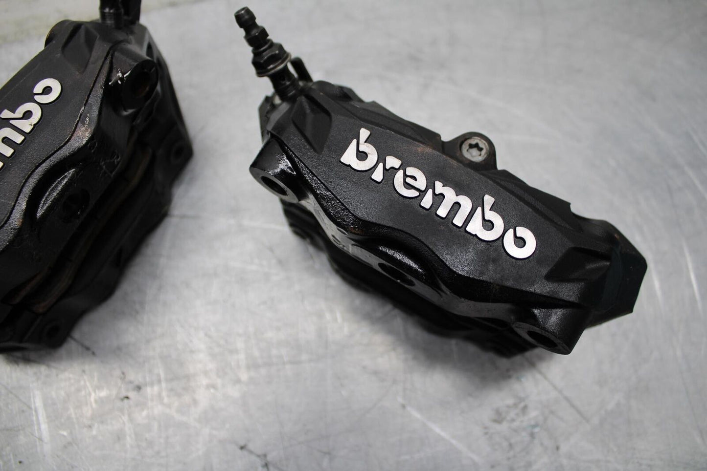 17-21 TRIUMPH STREET TRIPPLE R ABS BREMBO FRONT BRAKE CALIPER SET PAIR bb452
