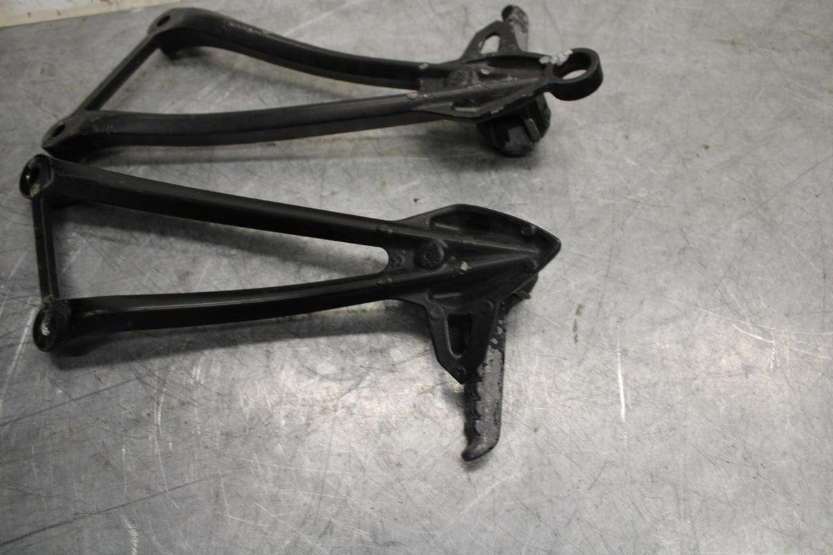 2008 Kawasaki Ninja ZX10R REAR BACK PASSENGER PEG SET PAIR 34028-0094 BB524