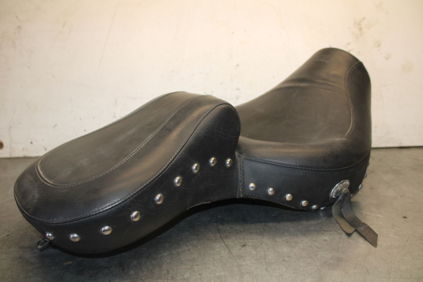 87-03 SUZUKI INTRUDER 1400 VS1400GLP FRONT DRIVERS SEAT BB702