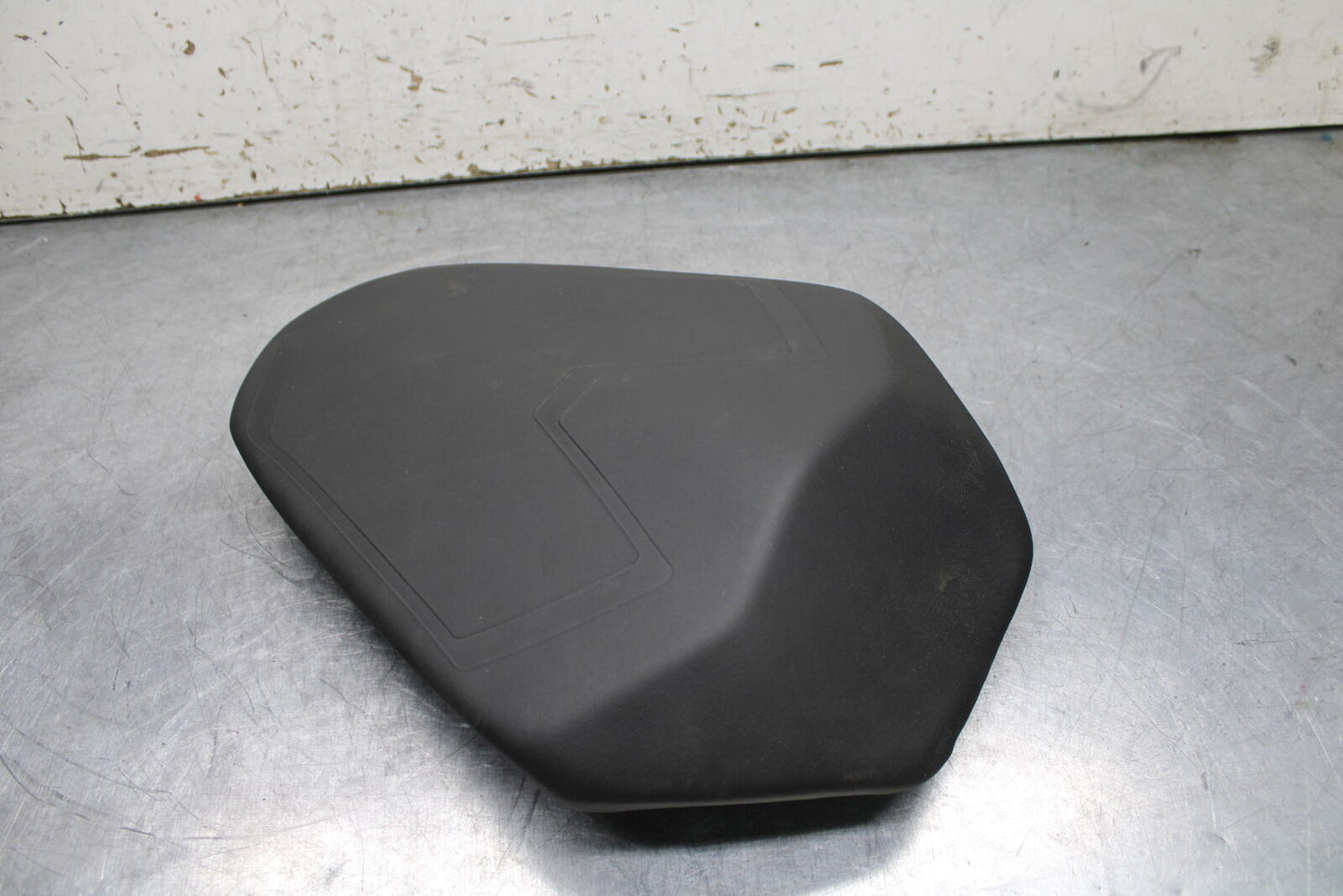 17-24 KTM 390 DUKE REAR BACK PASSENGER TANDEM SEAT PAD SADDLE PILLION BB734