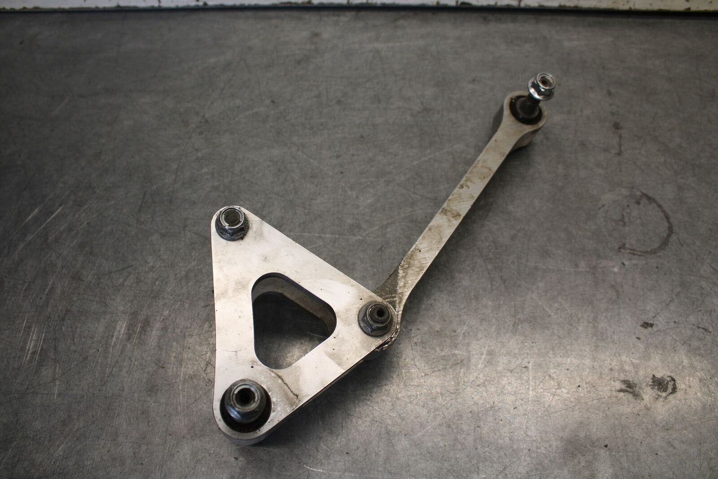 07-08 YAMAHA YZF R1 REAR DOGBONE SHOCK LINKAGE LINK BB675