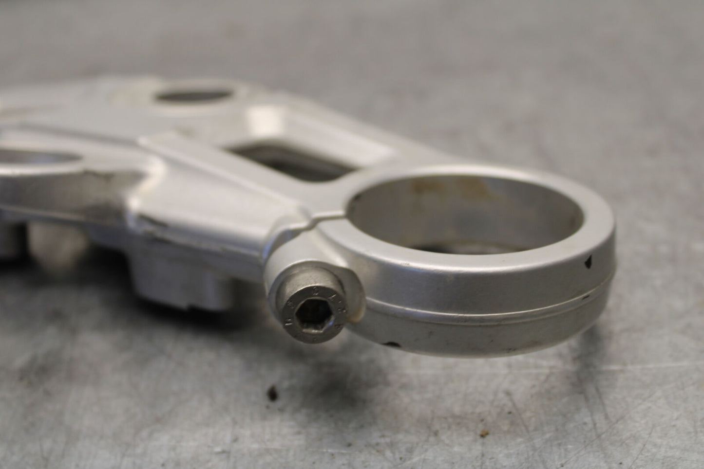 09-11 TRIUMPH DAYTONA 675 FORKS UPPER TRIPLE TREE CLAMP BB652