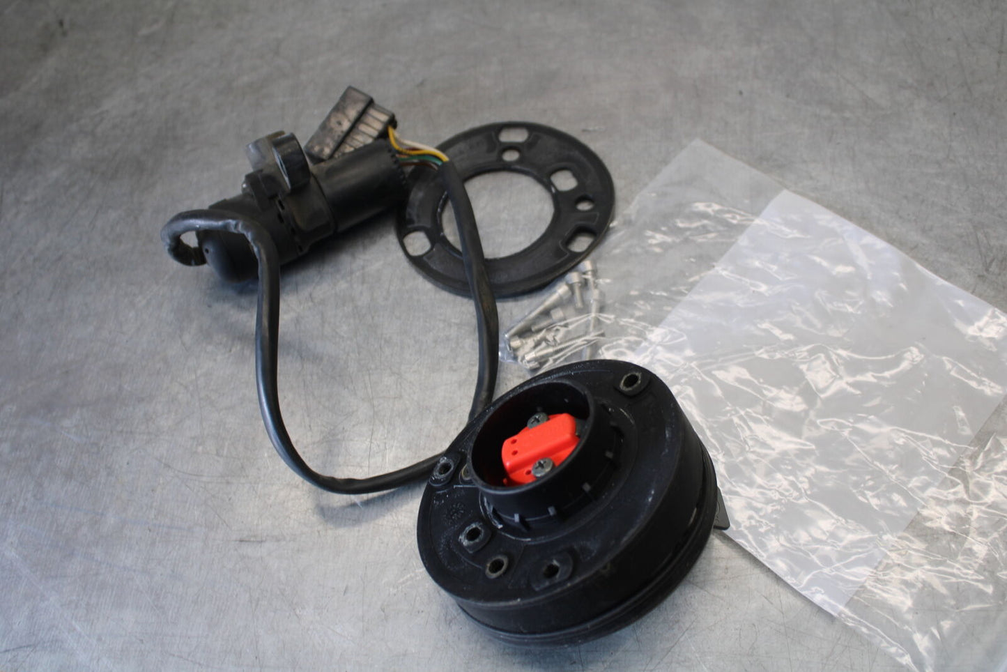 01-06 TRIUMPH TIGER 955I IGNITION LOCK KEY SET W/ GAS CAP BB693