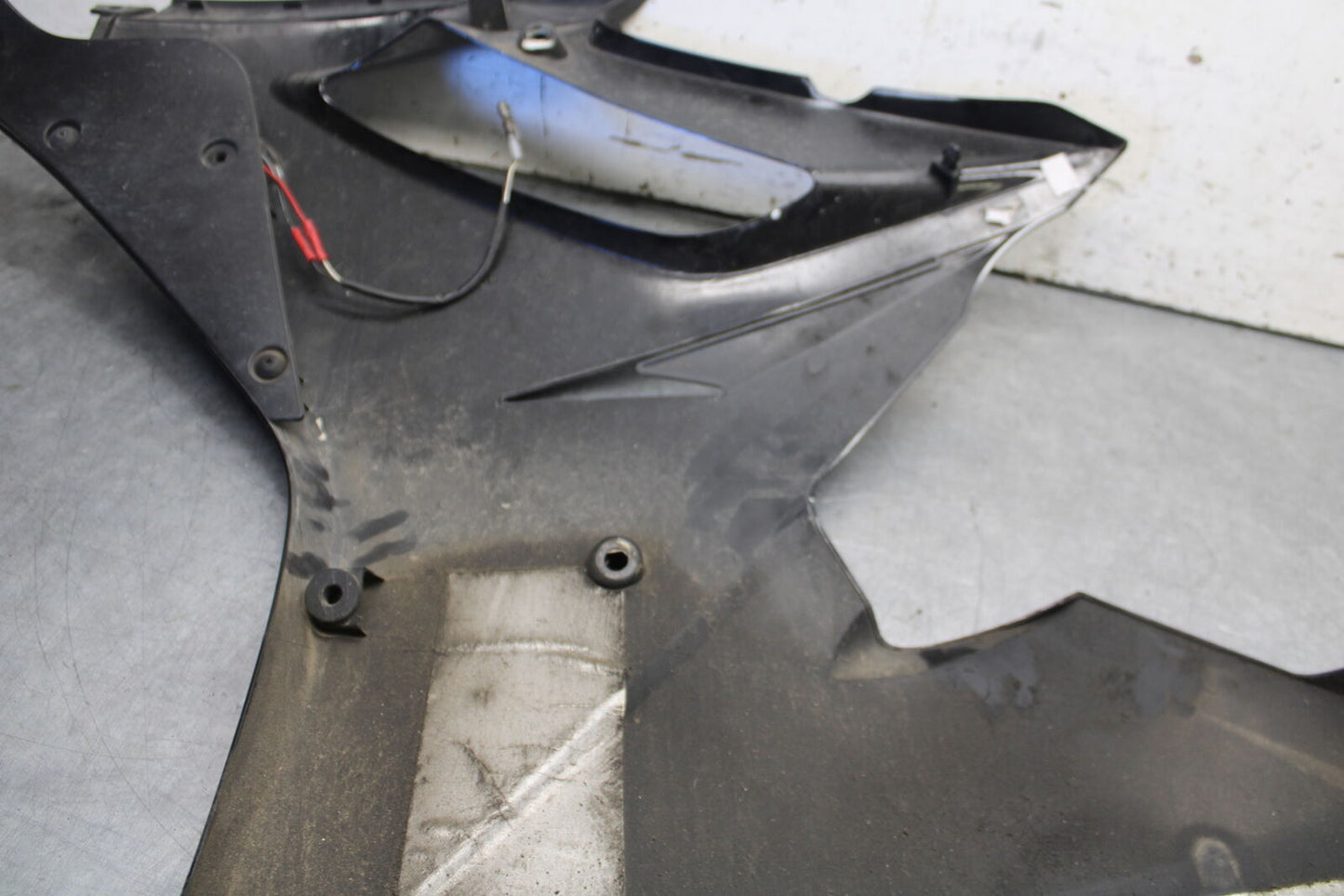07-08 TRIUMPH DAYTONA 675 RIGHT LOWER MID UPPER SIDE FAIRING COWL BB685