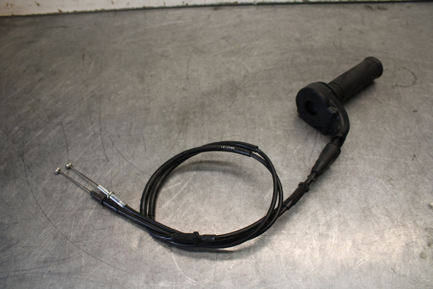 13-18 KAWASAKI NINJA ZX6R THROTTLE CABLE LINE HOUSING GUIDE BB682