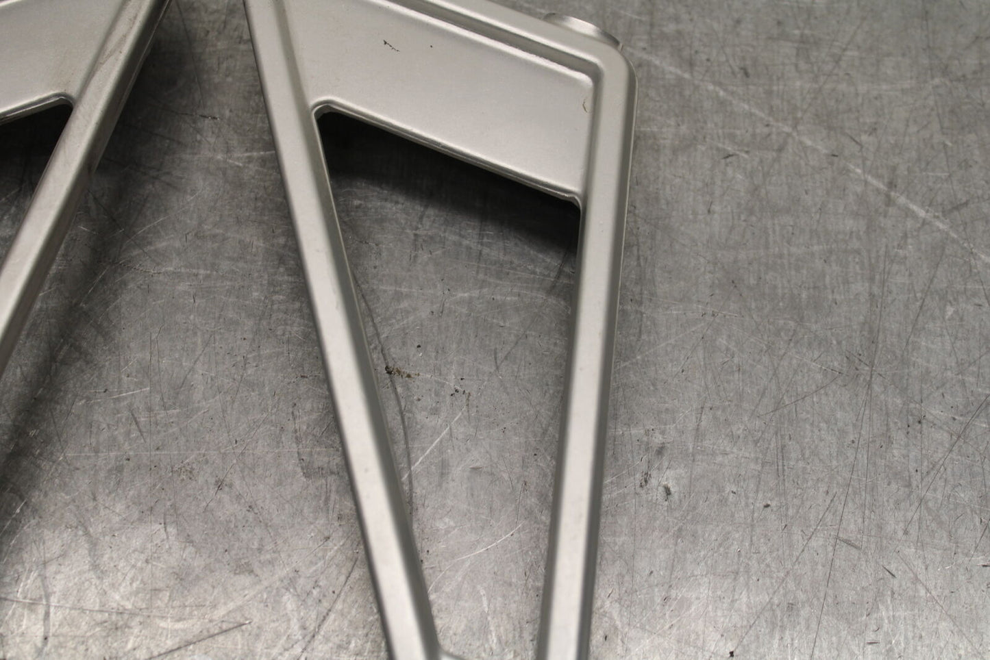 21-24 APRILIA TUONO 660 FACTORY REAR BACK PASSENGER PEG SET PAIR BB733