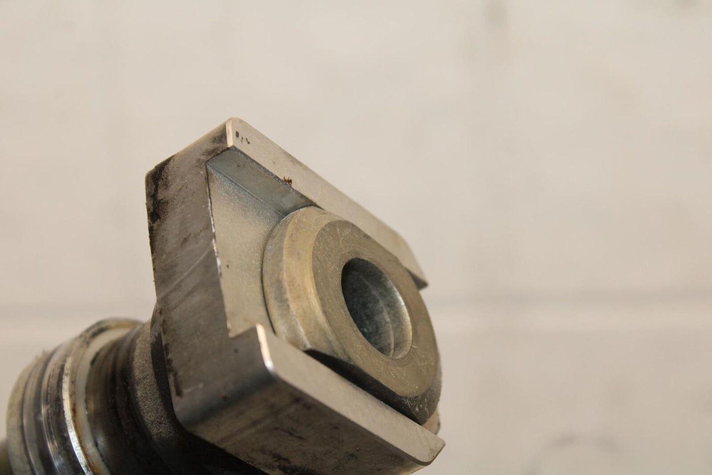 2012 Triumph Daytona 675R REAR AXLE BACK WHEEL RIM PIVOT BOLT AXEL BB589