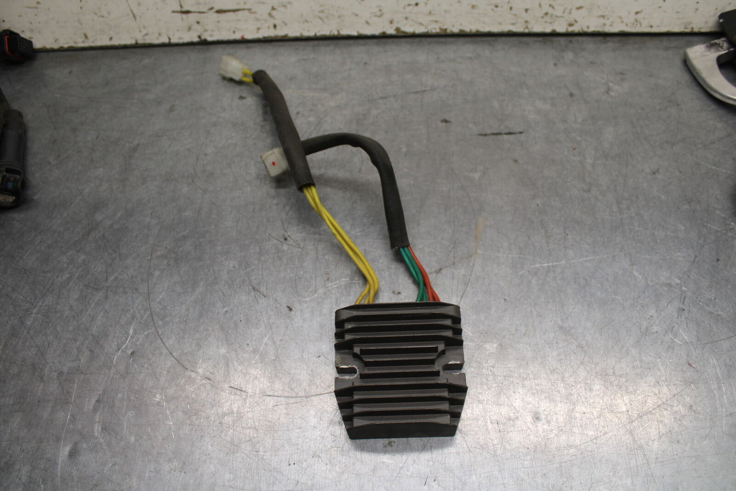 03-04 TRIUMPH DAYTONA 600 RECTIFIER VOLTAGE REGULATOR BB745