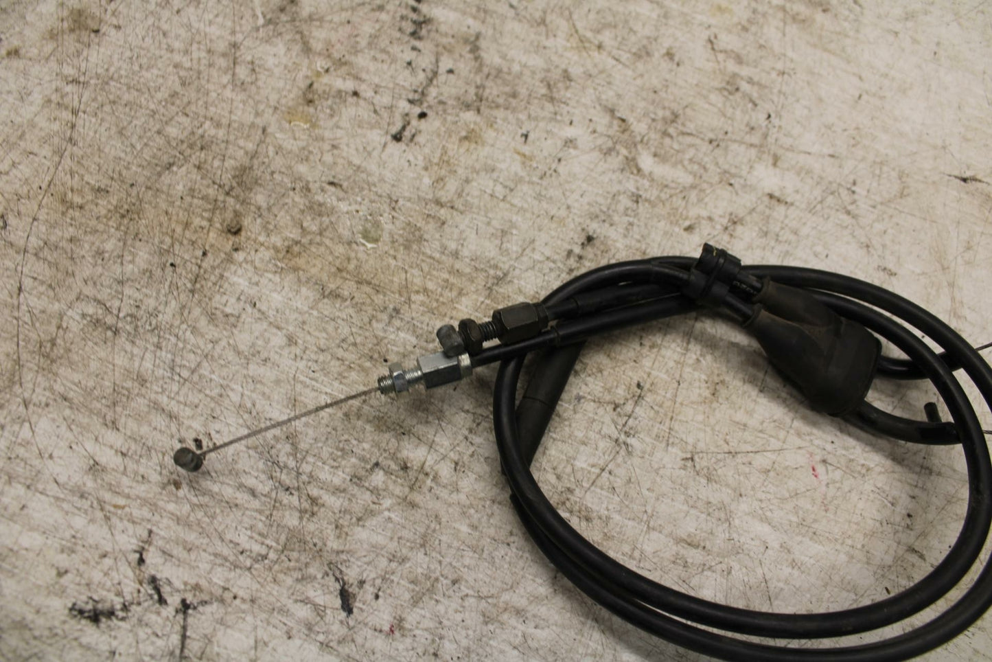 08-16 YAMAHA YZF R6 THROTTLE CABLES LINES BB365