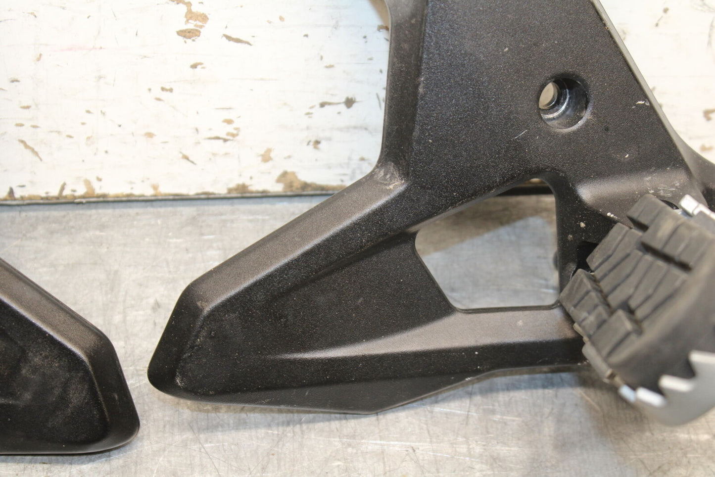 21-24 KTM 890 ADVENTURE R FRONT FOOT RESTS PEGS STEPS SET PAIR BB723