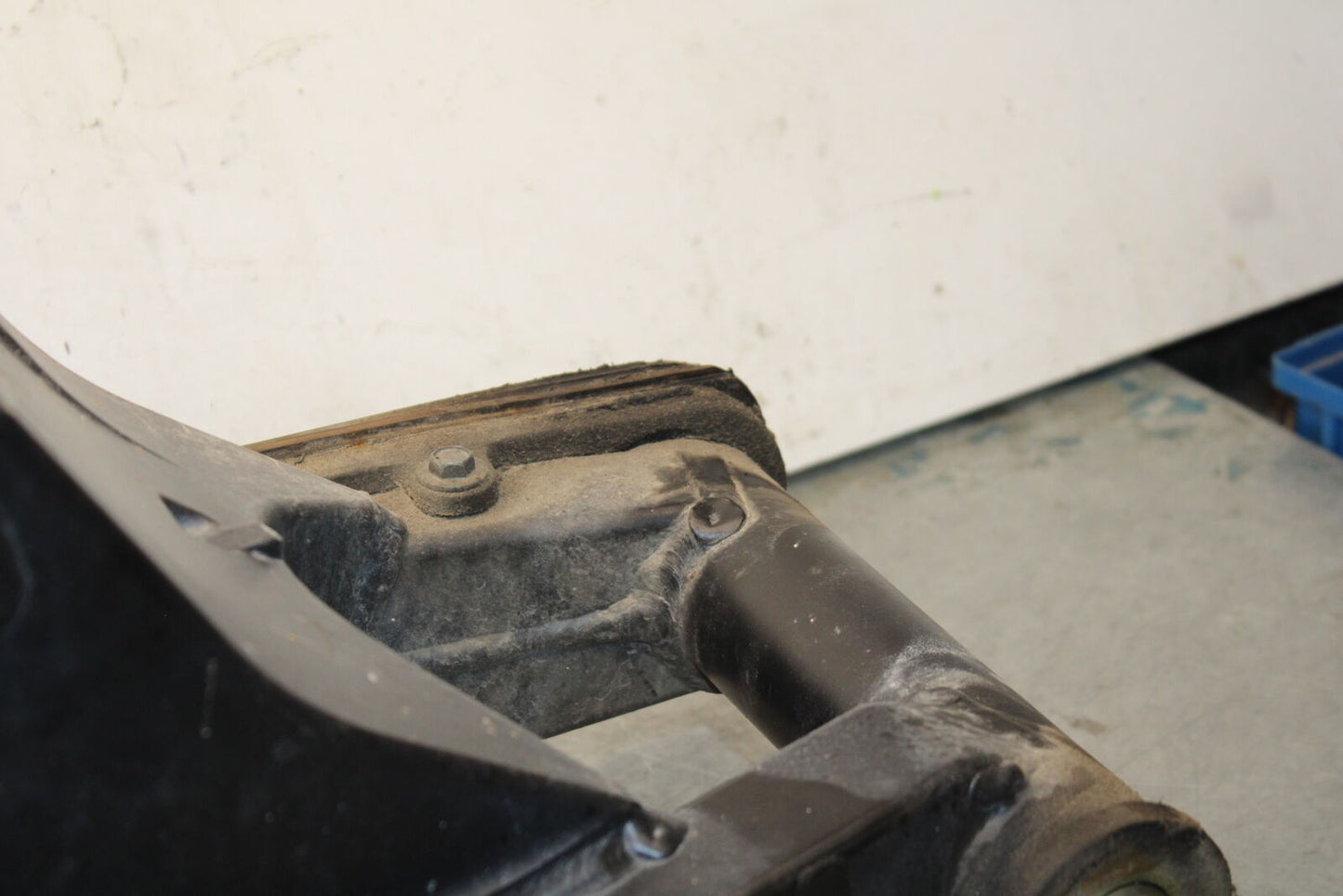 04 SUZUKI GSXR600 REAR SWINGARM BACK SUSPENSION SWING ARM 61000-29G00 BB676