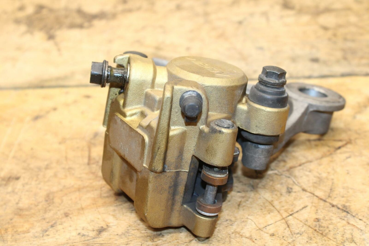 98-05 HONDA SUPER HAWK 1000 VTR1000F REAR BACK BRAKE CALIPER W MOUNT BB341