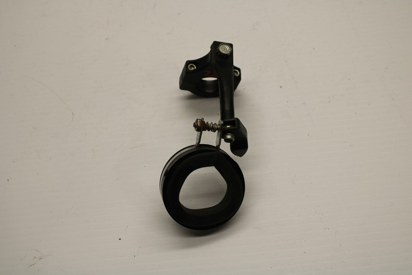 86 SUZUKI GS750ES RIGHT THROTTLE GRIP LOCK BB233