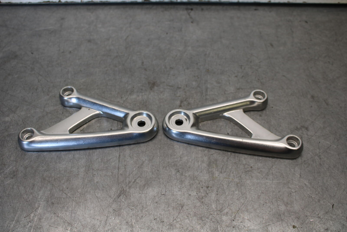 19-21 TRIUMPH SPEED TWIN 1200 FRONT HEADLIGHT HEAD LIGHT BRACKET BB653