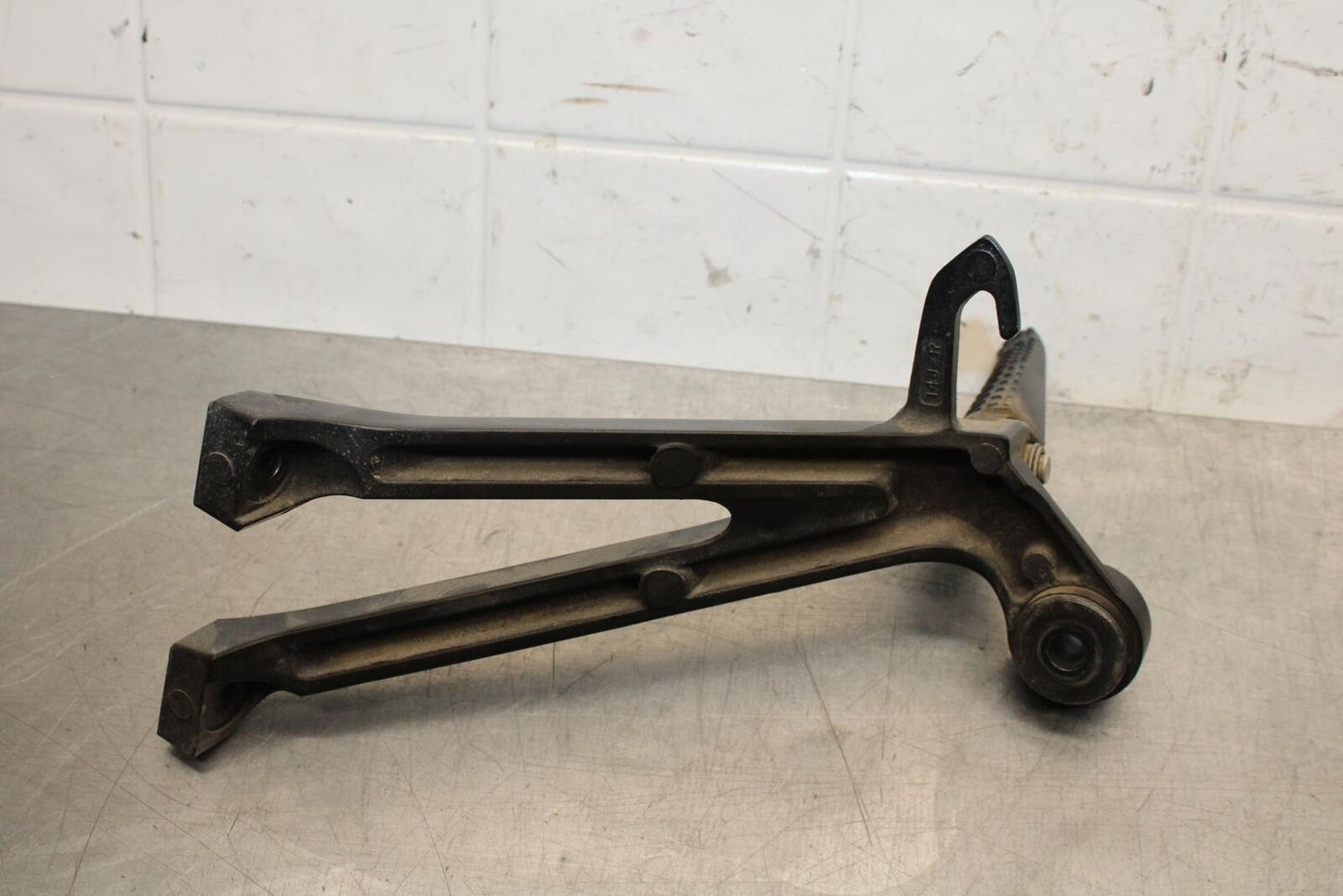 2015 Suzuki GSXR750 RIGHT REAR BACK PASSENGER PEG BB595