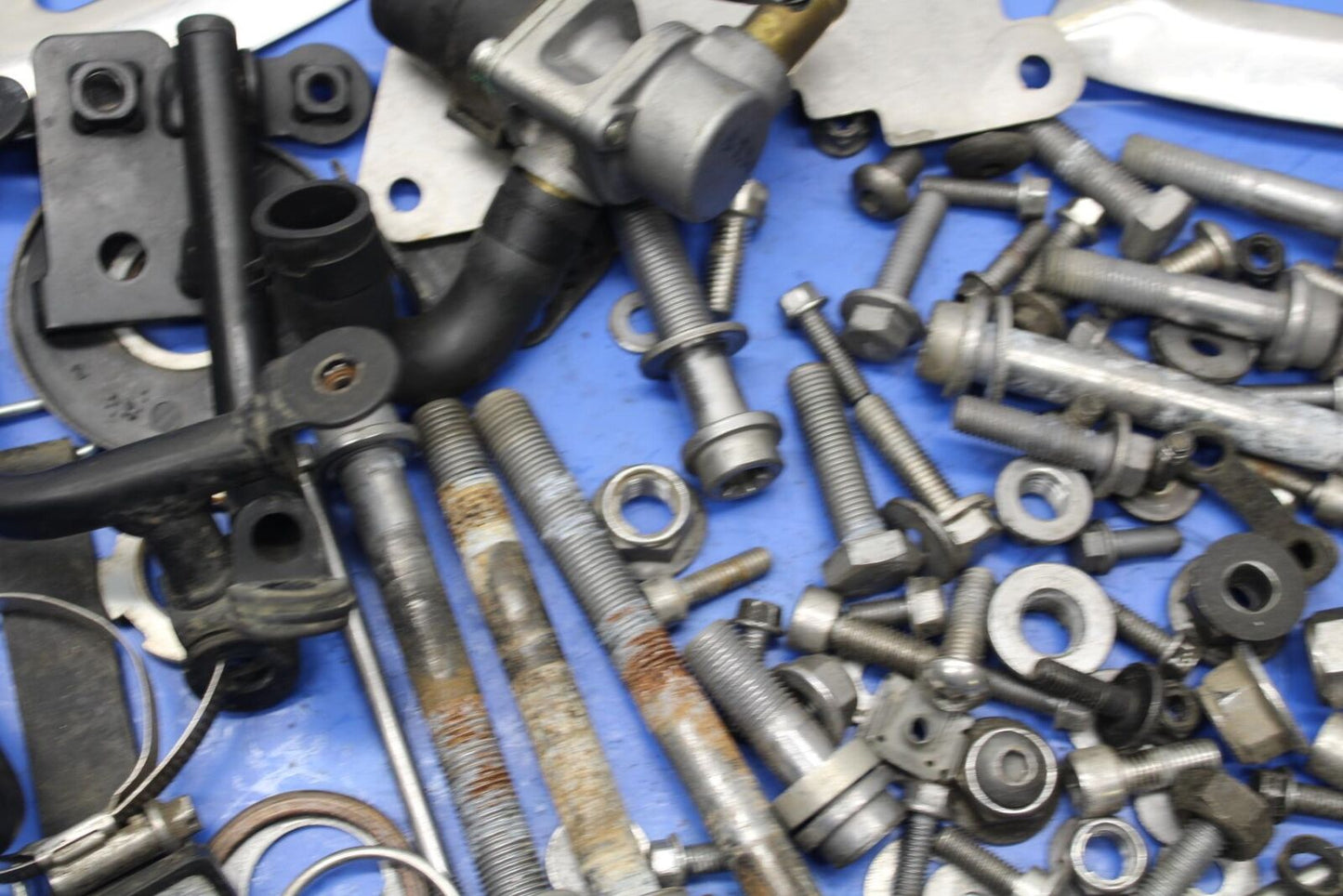08-11 TRIUMPH SPEED TRIPLE LEFTOVER MOUNTING BOLTS HARDWARE MOTOR SCREWS BB102