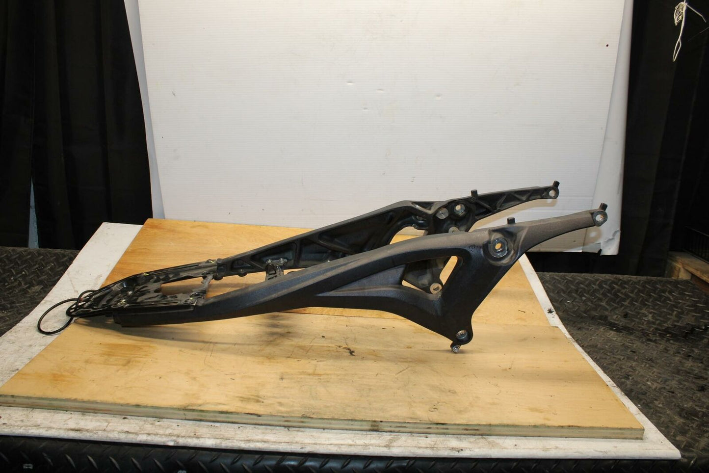 08-14 DUCATI MONSTER 696 REAR BACK TAIL SUBFRAME SUB FRAME BB324