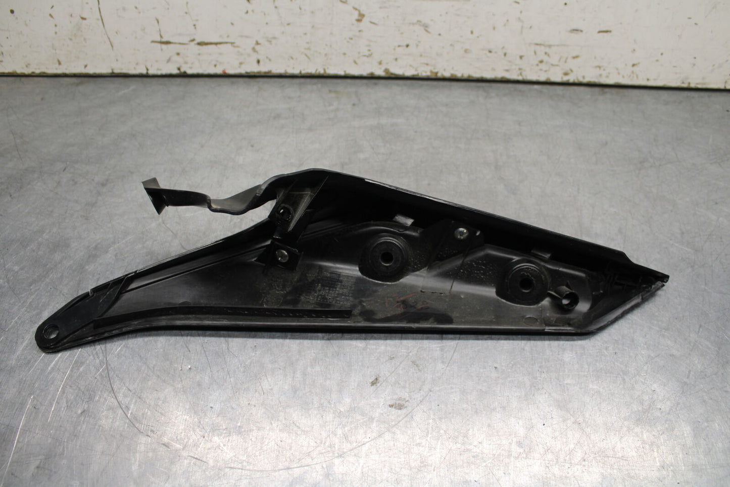 17-24 KTM 390 DUKE RIGHT REAR BACK TAIL FAIRING COWL SHROUD BB734