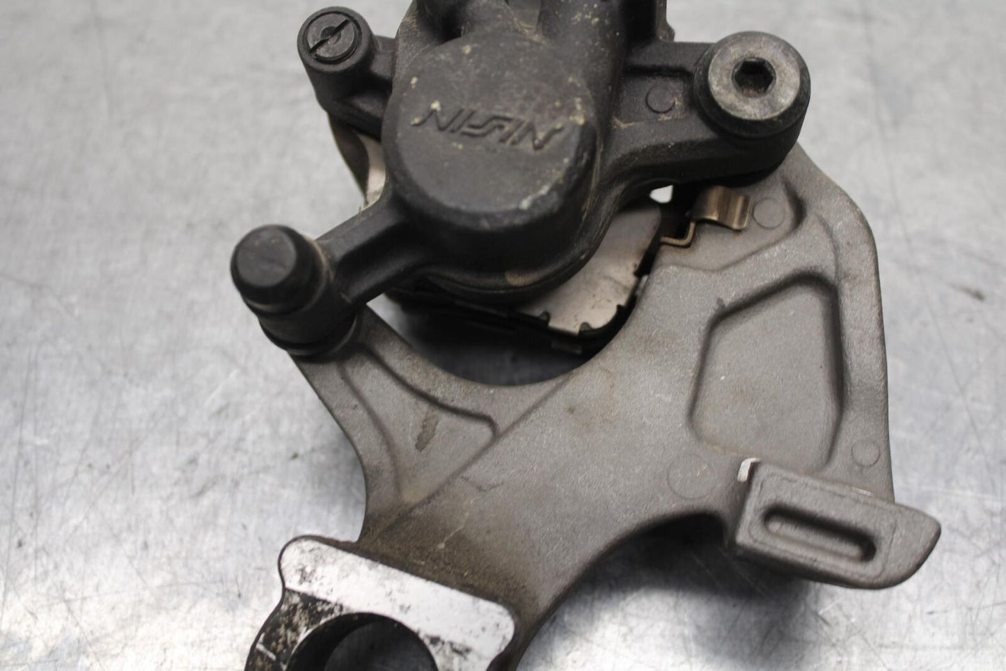 2011 Suzuki GSXR600 REAR BACK BRAKE CALIPER W MOUNT BRACKET 69100-47H10-999 BB94