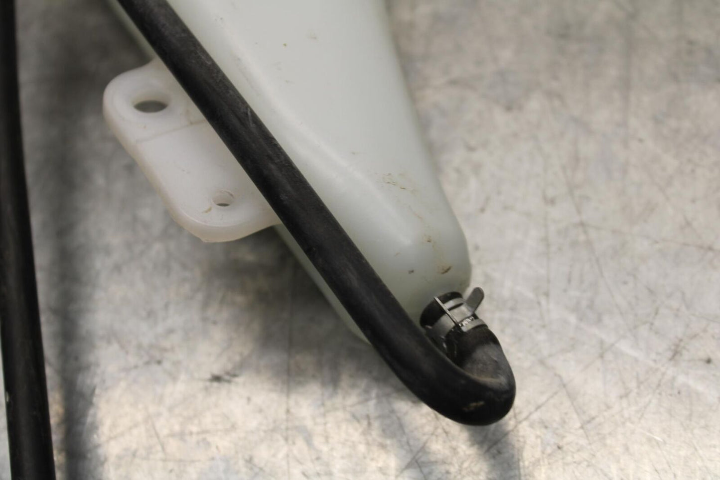 20 SUZUKI GSXR 1000 COOLANT WATER TANK RESERVOIR BOTTLE BB597