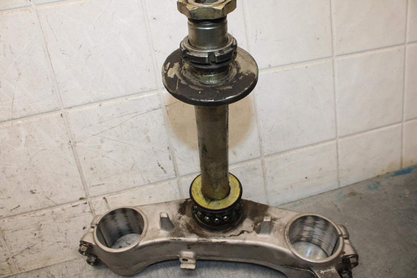 2007 Suzuki GSXR600 FRONT FORKS CLAMP LOWER TRIPLE TREE STEM 51410-01H10 BB540