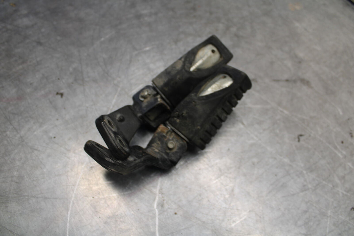 08-18 KAWASAKI KLR650 FRONT FOOT RESTS PEGS STEPS SET PAIR BB707