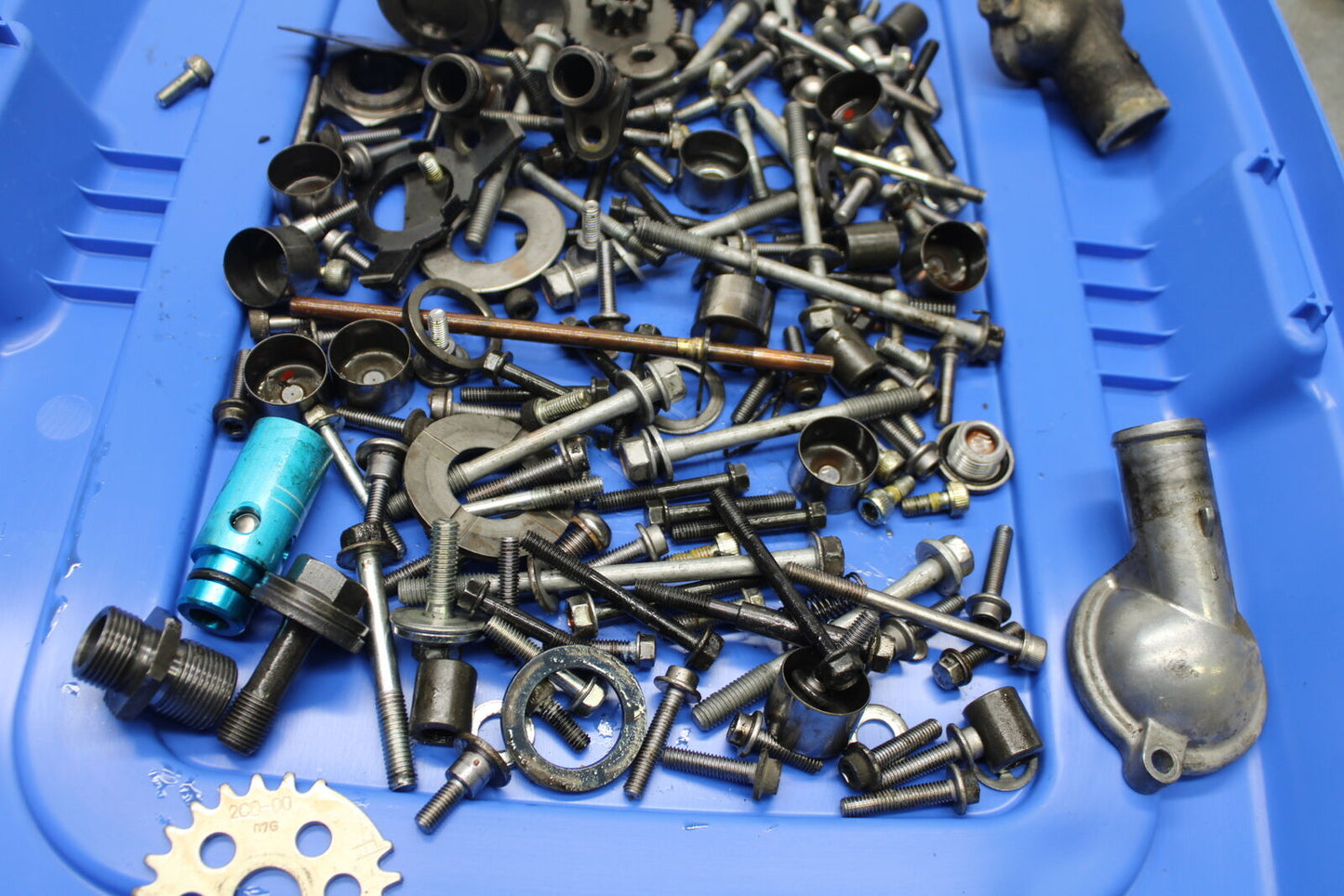 06 YAMAHA YZF R6 MOUNTING BOLTS HARDWARE MOTOR SCREWS BB716