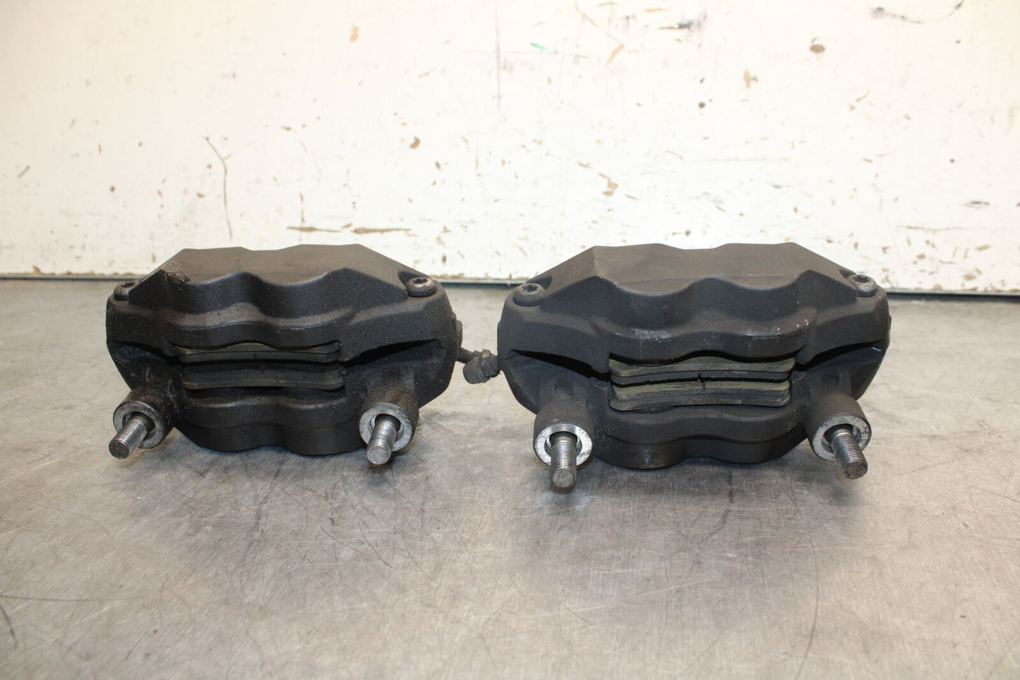 06-07 SUZUKI GSXR 600 RIGHT LEFT FRONT BRAKE CALIPER SET PAIR CALIPERS BB737