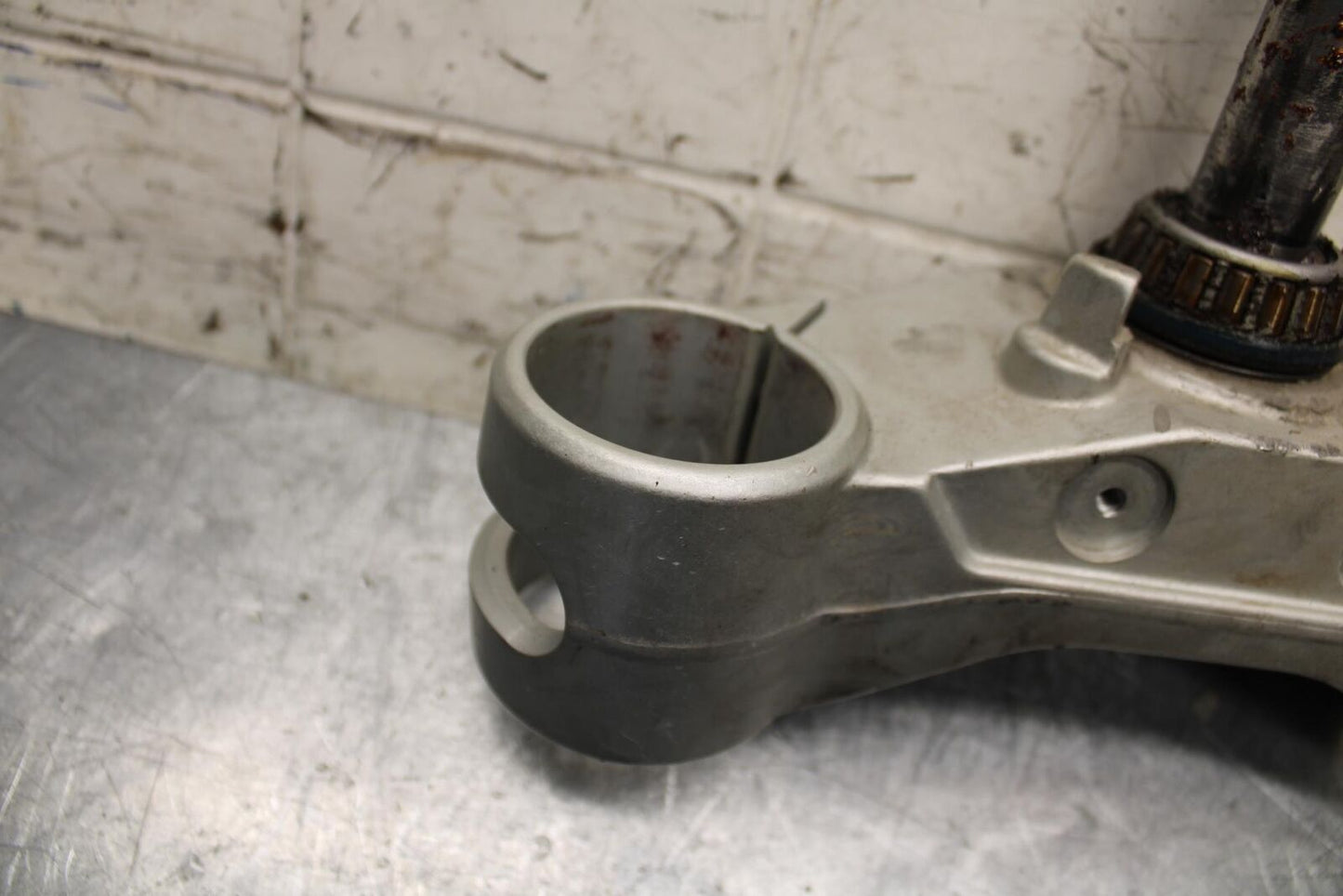 2008 Aprilia Shiver 750 SL750 FRONT FORKS CLAMP LOWER TRIPLE TREE STEM BB551