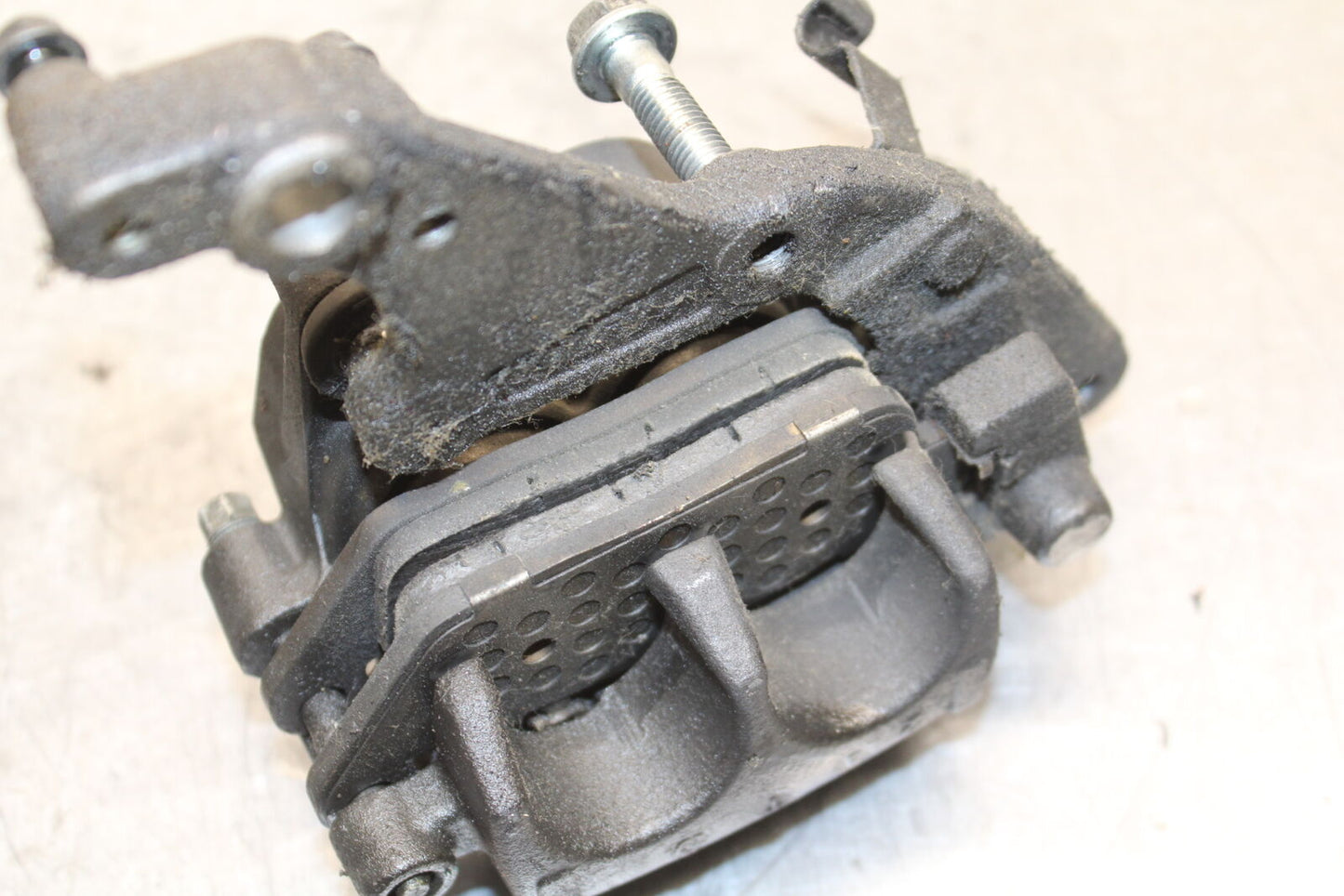 15-16 HONDA CB300F RIGHT FRONT BRAKE CALIPER BB740