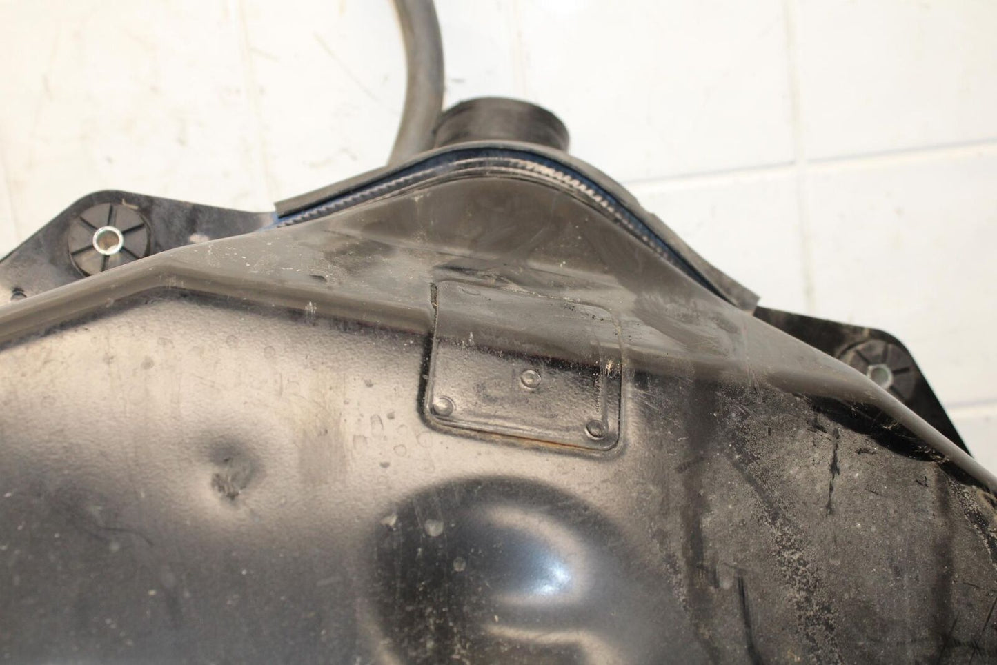 2004 Suzuki Intruder 1500 VL1500 GAS TANK FUEL PETROL RESERVOIR BB573