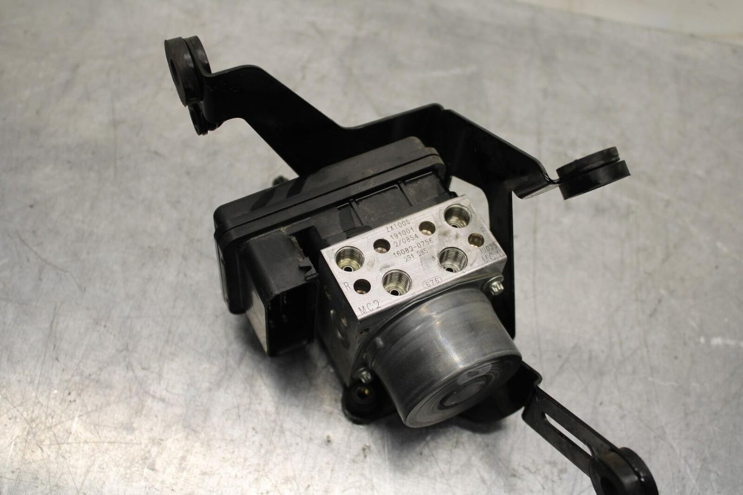 16-20 KAWASAKI ZX10R ABS PUMP UNIT MODULE BB591