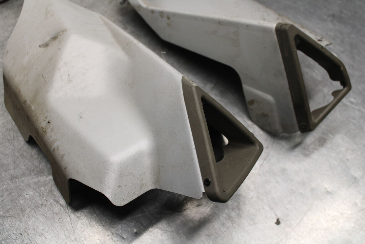 21-24 APRILIA TUONO 660 FACTORY LEFT RIGHT MUFFLER EXHAUST PIPE COVER BB733