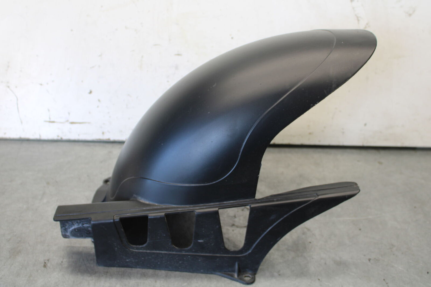 06-07 DUCATI MONSTER 695 REAR BACK FENDER MUD GUARD 56510301A BB674