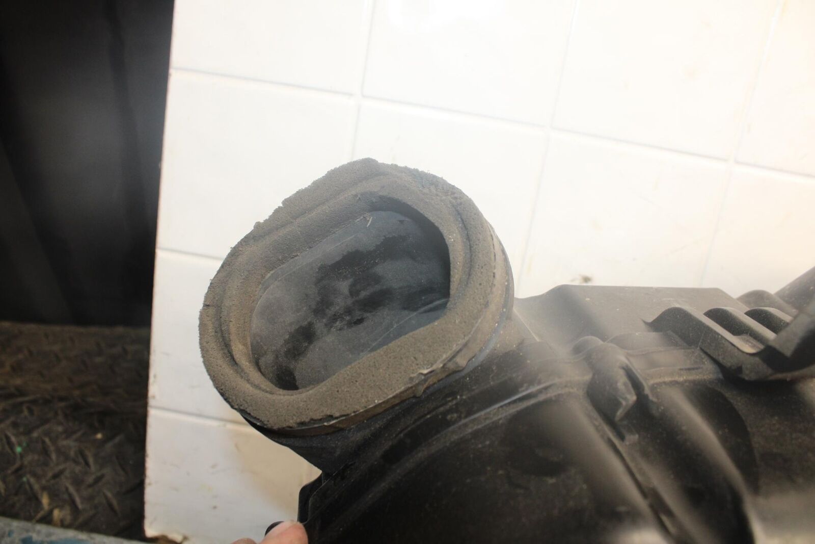 03-04 SUZUKI GSXR1000 AIRBOX AIR INTAKE FILTER BOX 13700-40F20 BB459