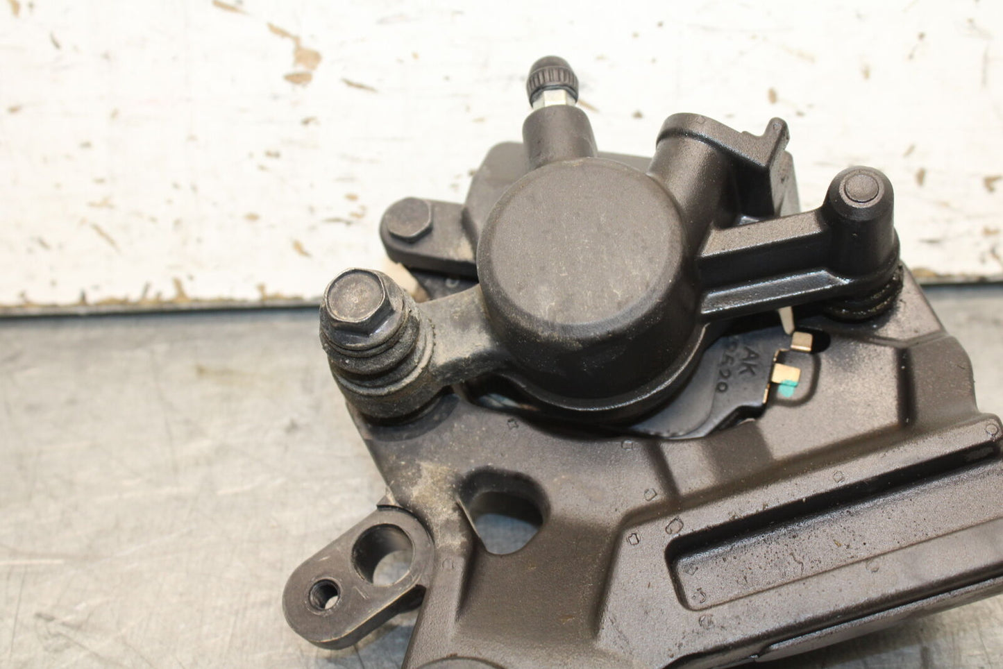 19-24 YAMAHA R3 REAR BACK BRAKE CALIPER W MOUNT BRACKET BB736