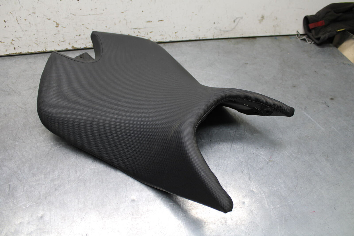 21-24 APRILIA TUONO 660 FACTORY FRONT DRIVERS SEAT PAD SADDLE PILLION BB733