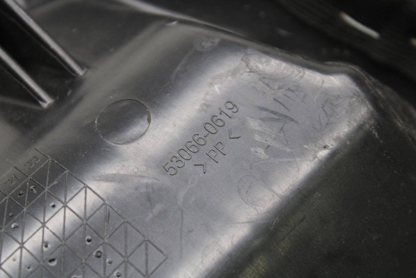 19-22 KAWASAKI Z400 FRONT DRIVERS SEAT PAD SADDLE PILLION BB738