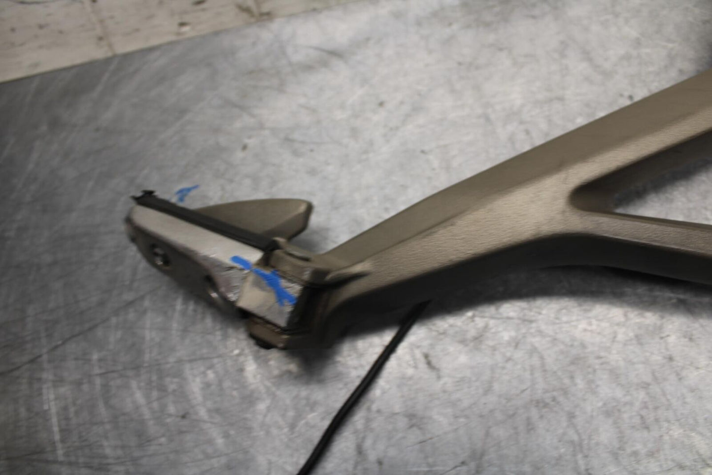2009 Aprilia Shiver 750 SL750 RIGHT REARSET DRIVER FOOT PEG BRACKET BB506