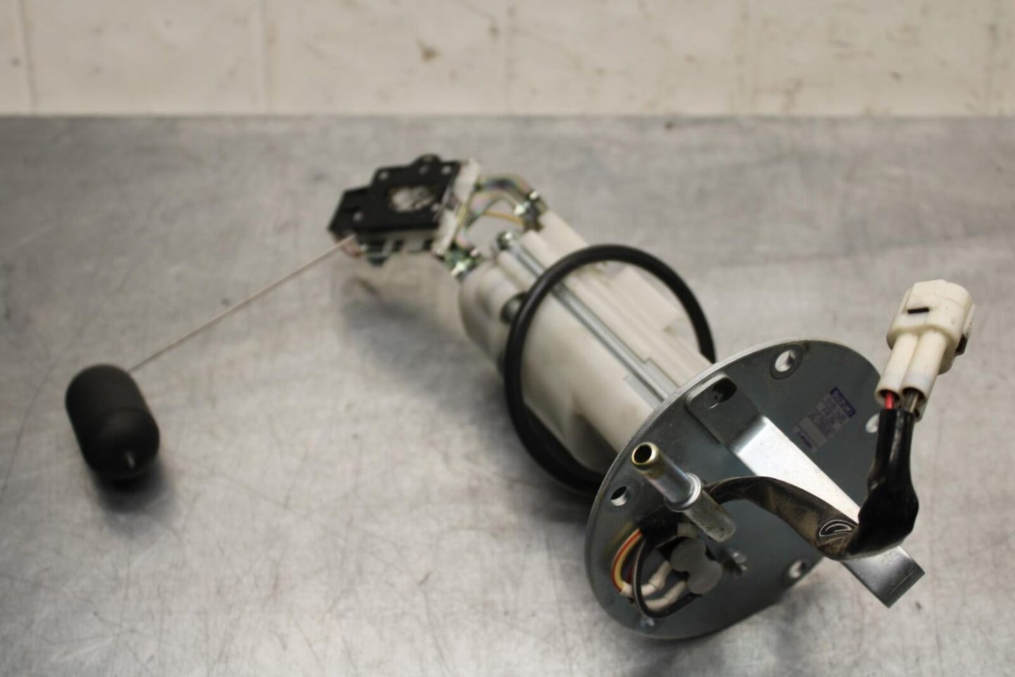 2015 Suzuki GSXR750 FUEL PUMP GAS PETROL SENDER UNIT 15100-14J01 BB595