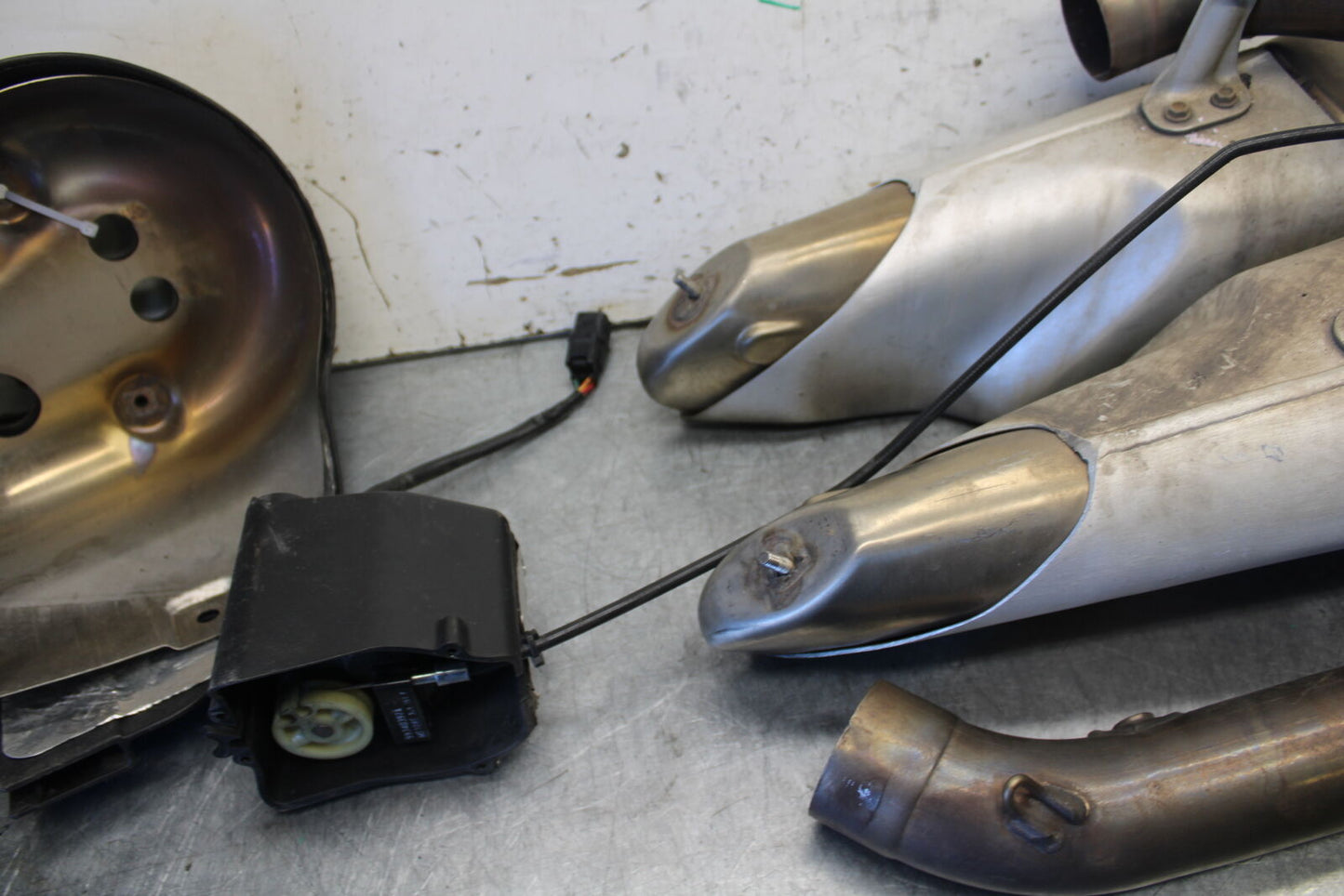 12-15 DUCATI 1199 PANIGALE FULL EXHAUST SYSTEM HEADERS PIPE MUFFLER BB699