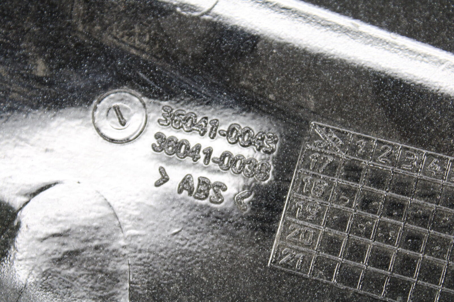 19-22 KAWASAKI Z400 RIGHT REAR BACK TAIL FAIRING COWL SHROUD BB738