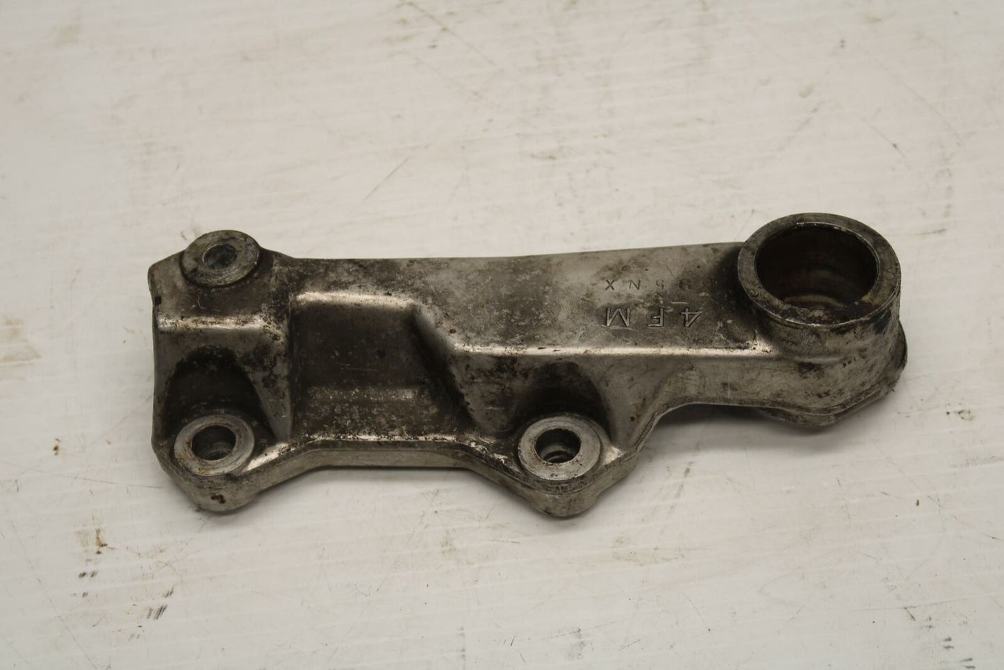 96 YAMAHA YZF750R REAR BRAKE CALIPER HANGER BACK MOUNTING BRACKET BB237