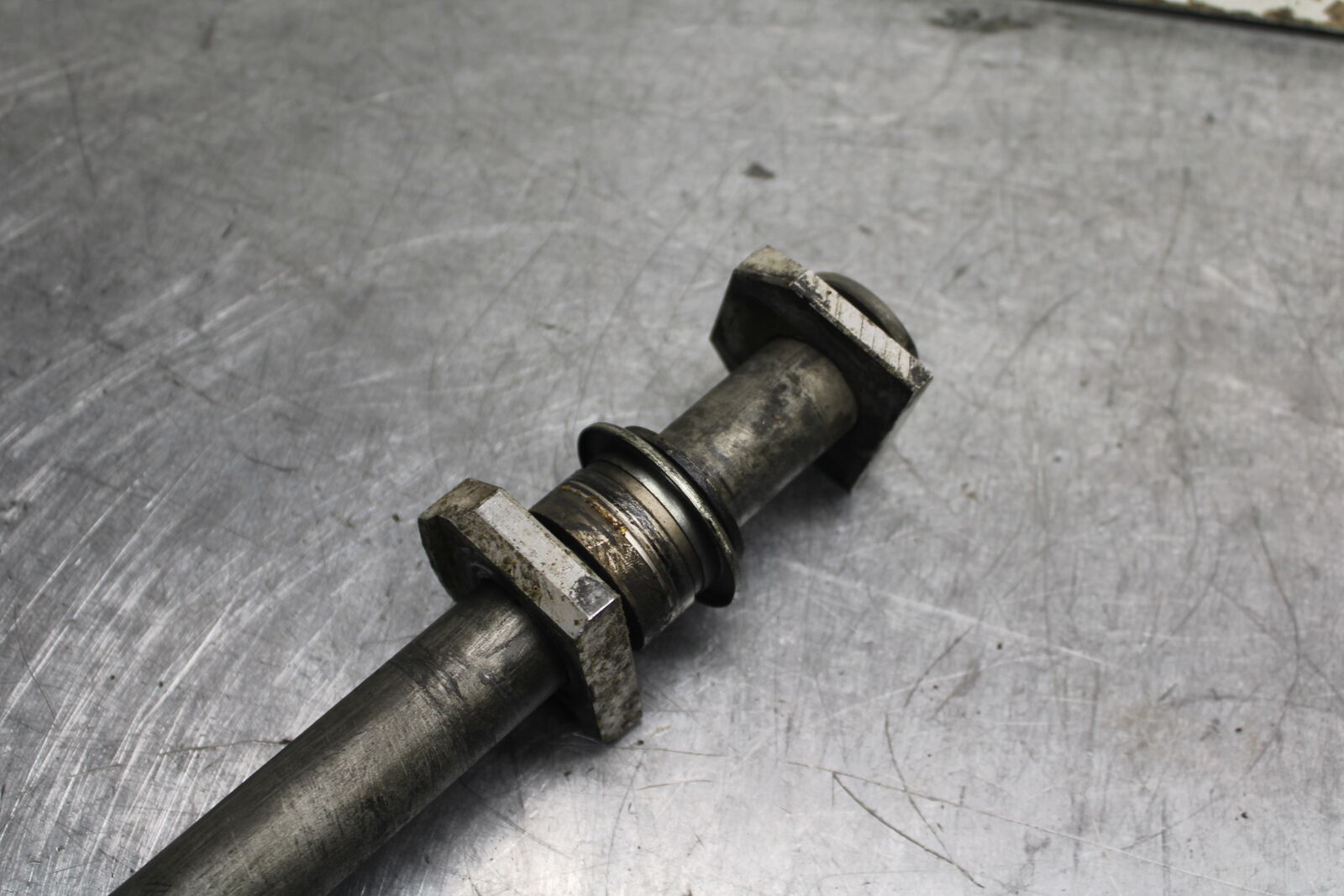 01-02 SUZUKI GSXR1000 REAR AXLE BACK WHEEL RIM PIVOT BOLT AXEL BB113