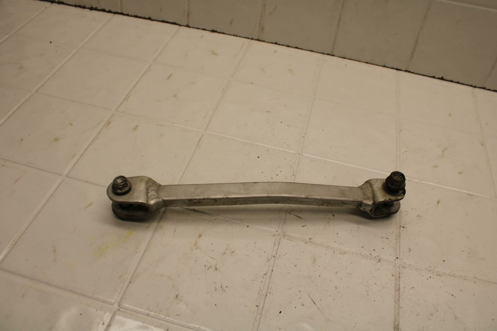 01-02 SUZUKI GSXR750 REAR BACK BRAKE TORQUE ROD SHAFT BAR BB402