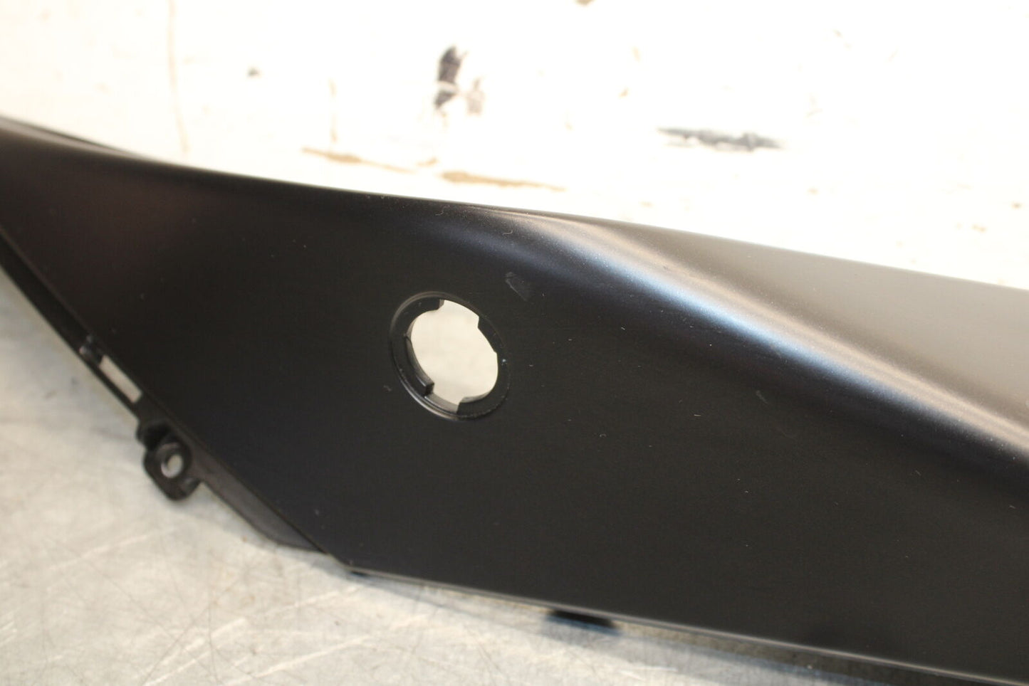 21-24 APRILIA RSV4 LEFT REAR BACK TAIL FAIRING COWL SHROUD BB668