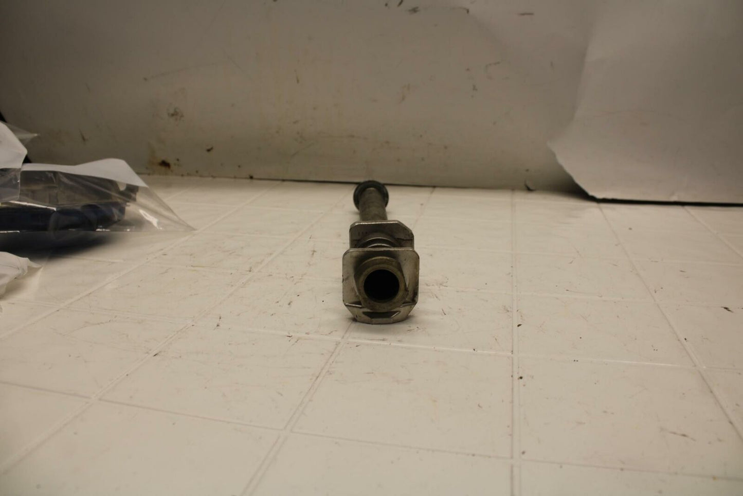 04-05 SUZUKI GSXR750 REAR AXLE BACK WHEEL RIM PIVOT BOLT AXEL BB270b