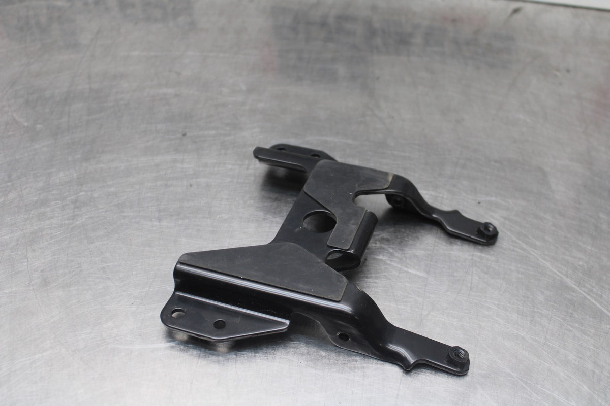 23-24 YAMAHA MT-07 FRONT SEAT MOUNTING BRACKET MOUNT BB927