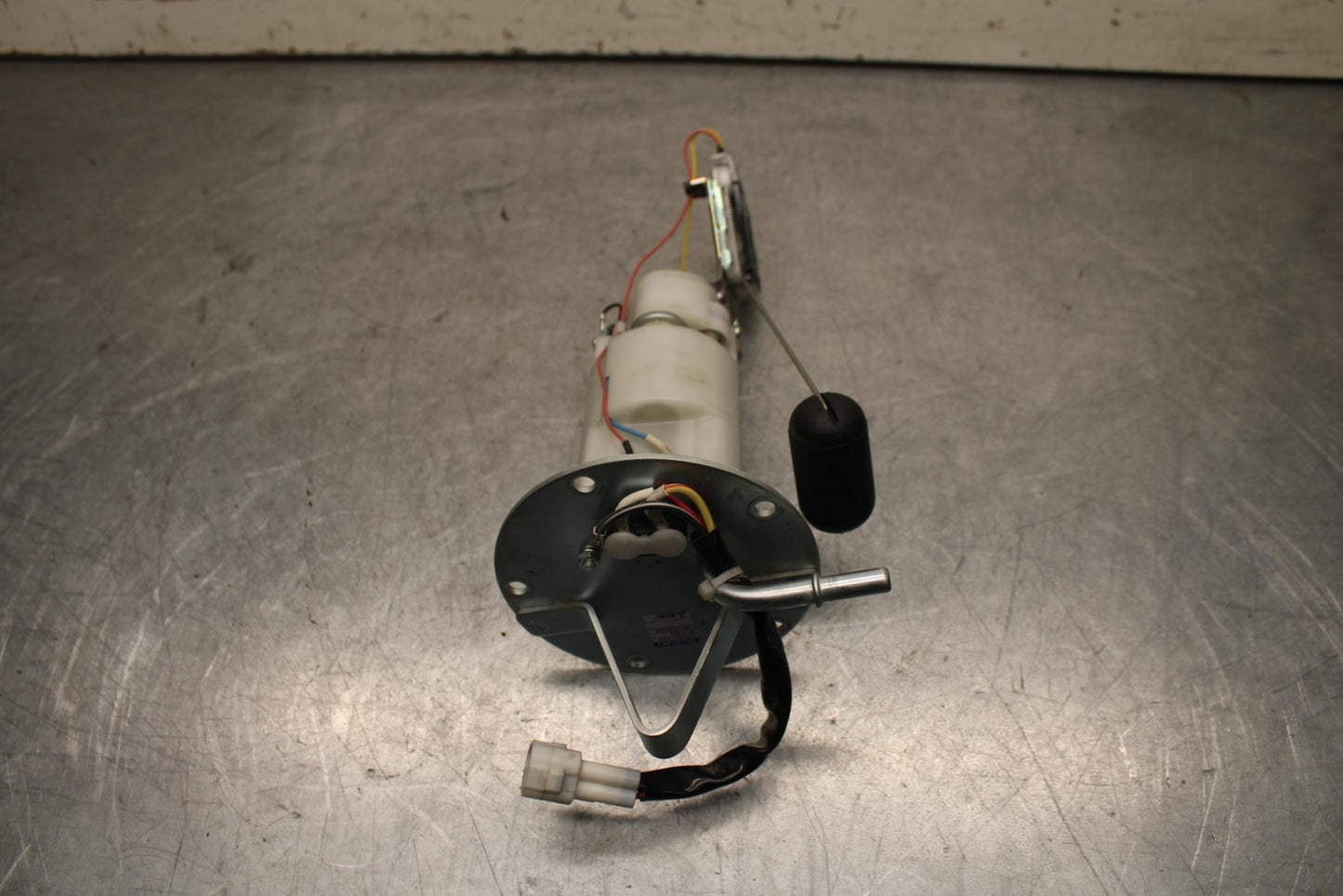 11-23 SUZUKI GSXR 750 FUEL PUMP GAS PETROL SENDER UNIT BB630